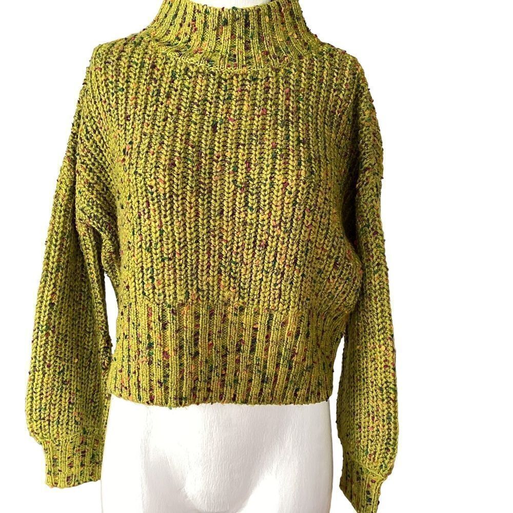 London Kaye green medium sweater. 0608